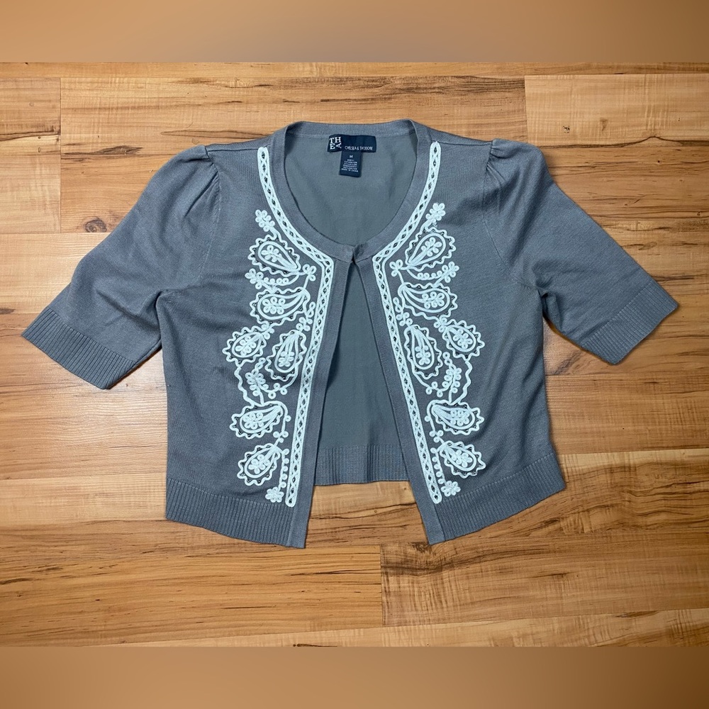 Chelsea And Theodore Grey And White Embroidered Cardi… - Gem